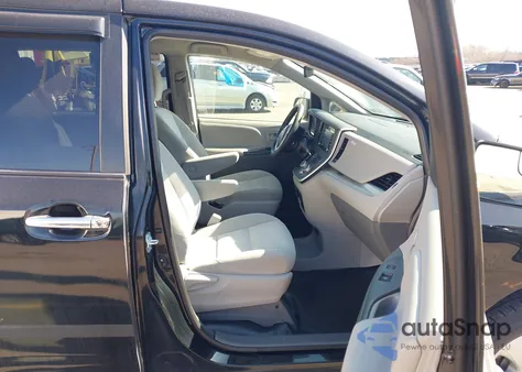 2020 Toyota Sienna L z USA, uszkodzony, nr VIN 5TDZZ3DC4LS087633